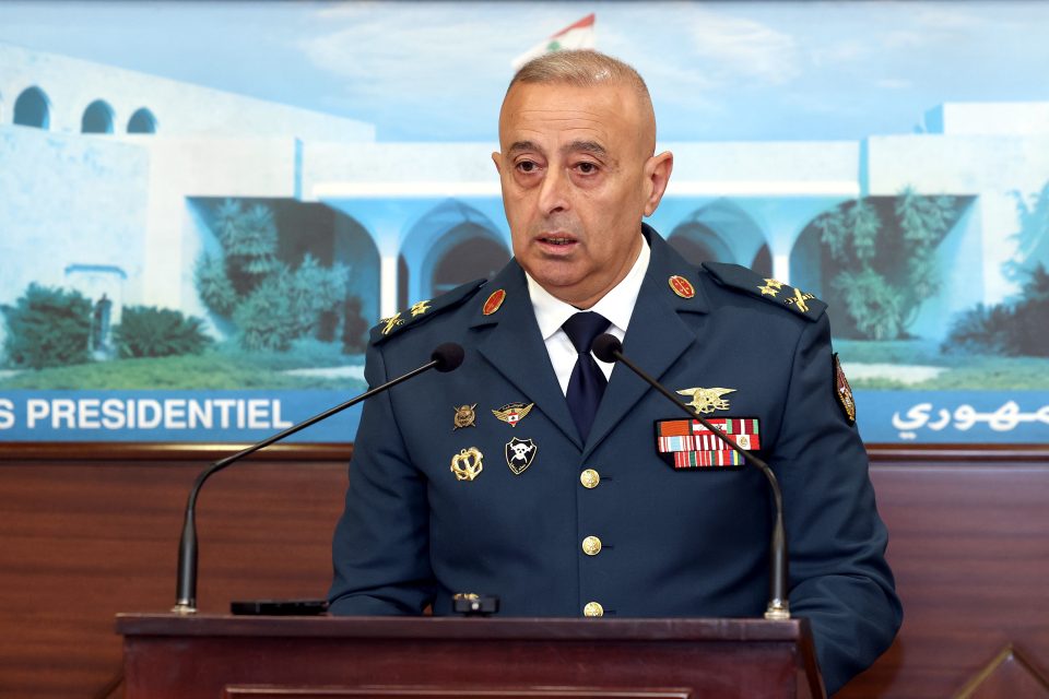 المجلس الأعلى للدفاع دعا اللبنانيين الى التشبث بالتزامهم بحس المسؤولية الوطنية العليا وطمأنهم الى توافر المواد والإمكانات اللازمة كافة لضمان أمنهم الحياتي والمعيشي
